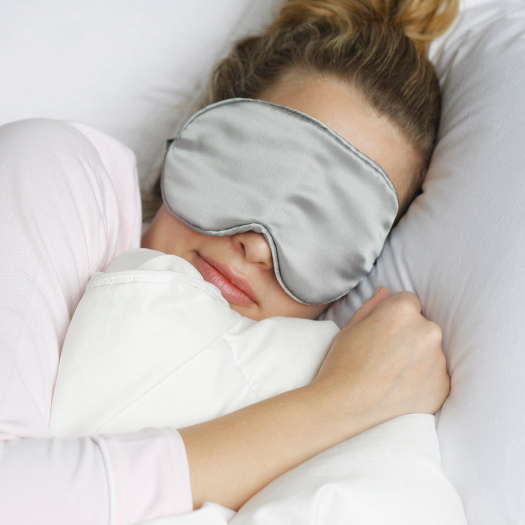 4 Ways to Improve Your Skin While You Sleep