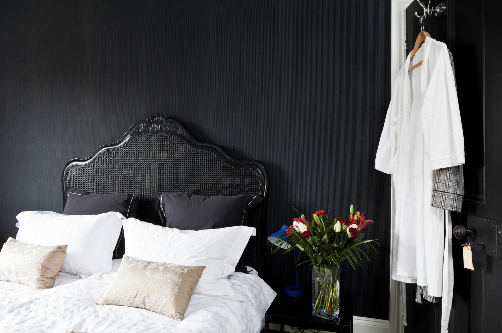 Beautiful Beds: Black and White
