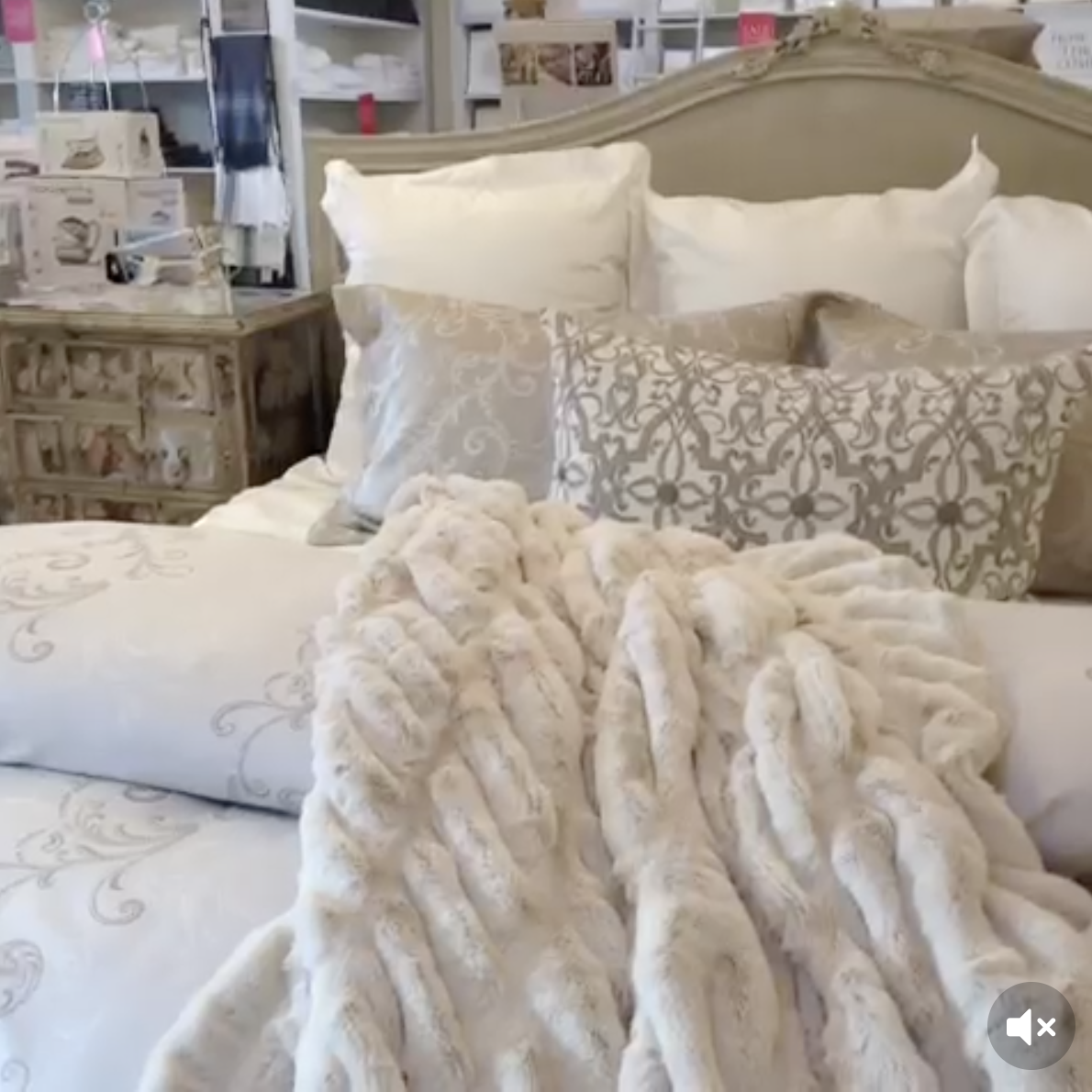 Au Lit Fine Linens on Vine