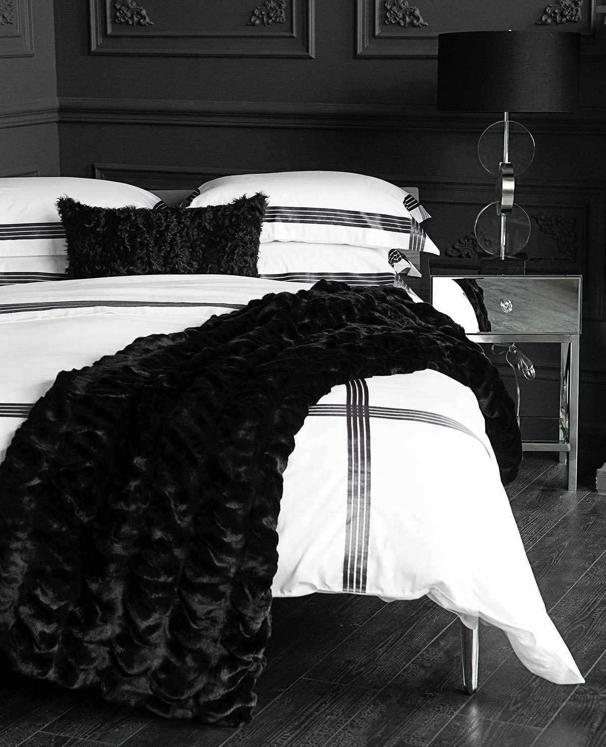 Our Top 5 Tips: How to Spruce Up your Bedroom for Holiday Entertaining