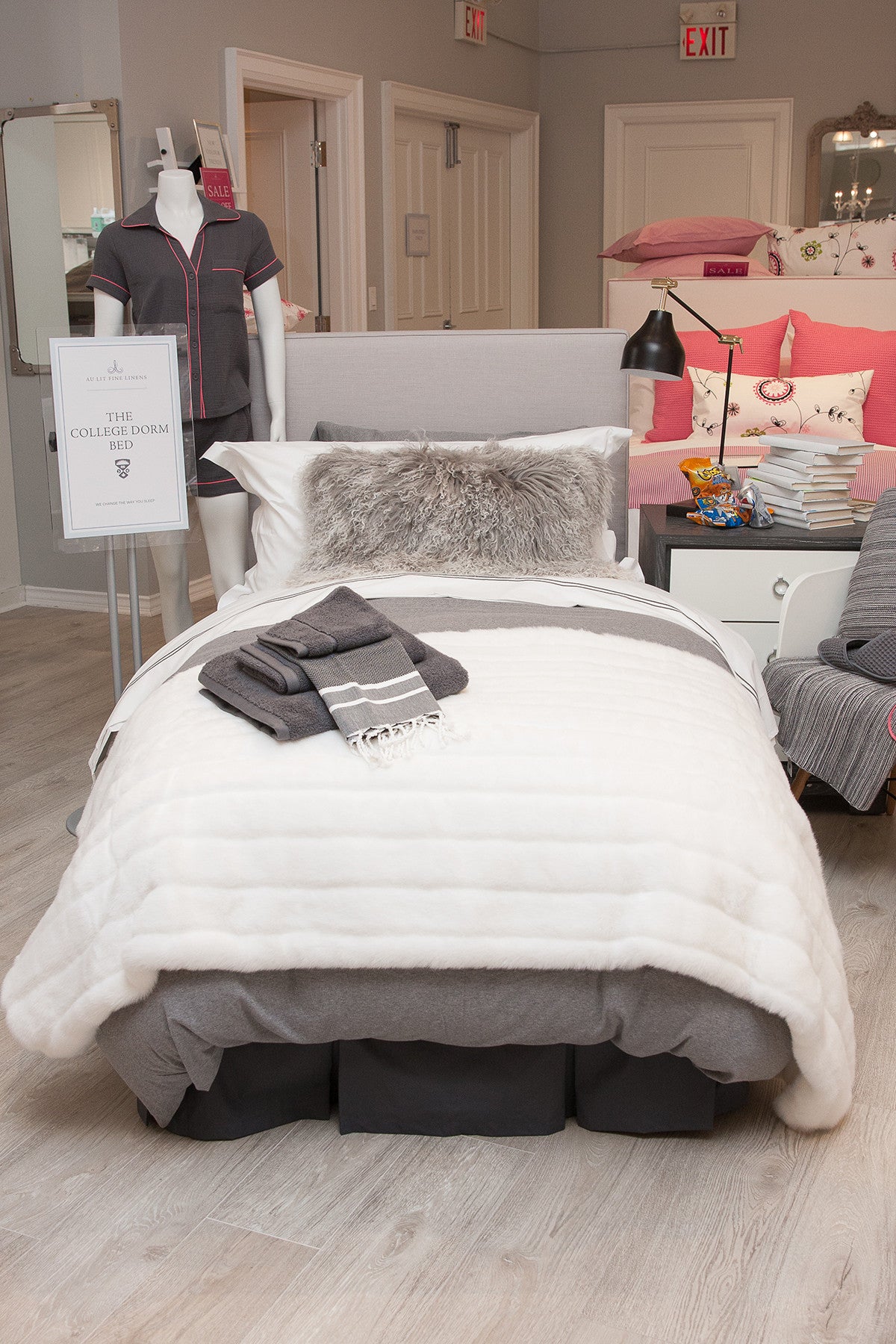 5 Must-Haves for your Dorm Room Bed