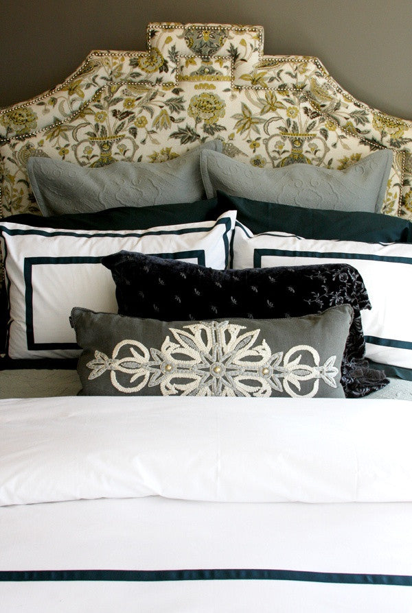 Meredith Heron + Au Lit Fine Linens = A spectacular holiday bed!