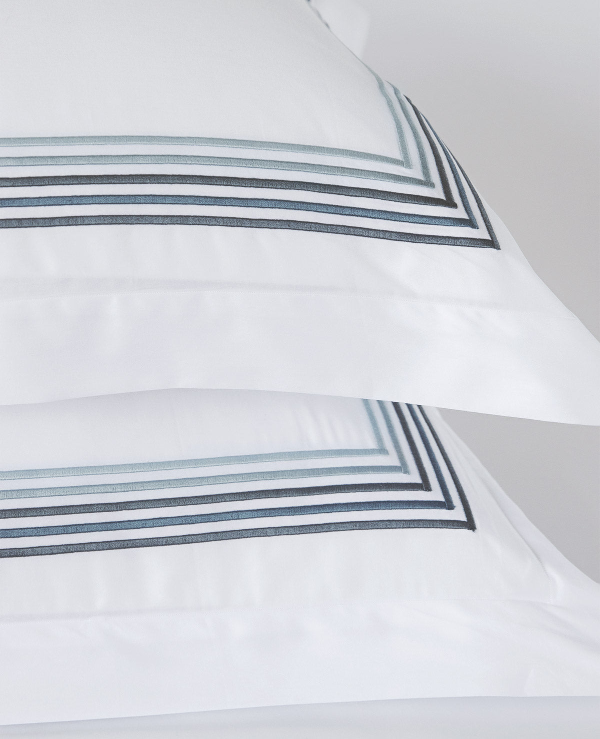 Italian 5-Line Embroidery Cotton Sateen Classic Blue/White