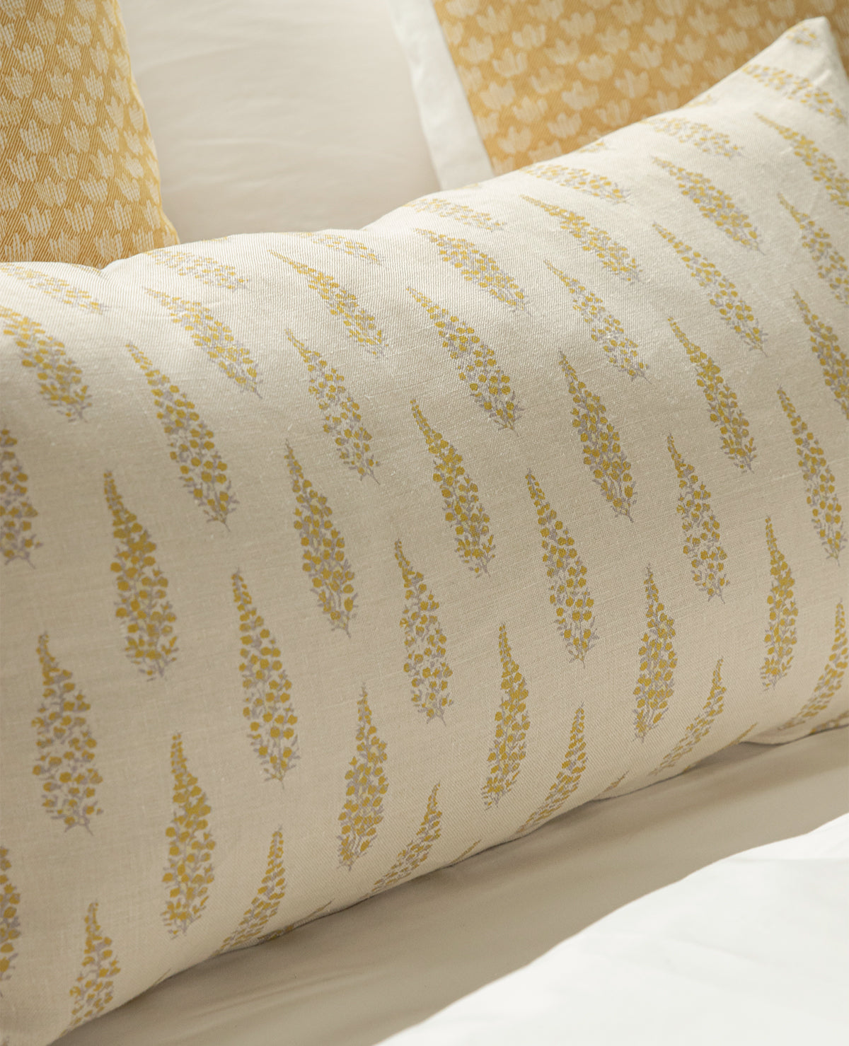  Suzanne Dimma Hollyhock Yarrow Cushion